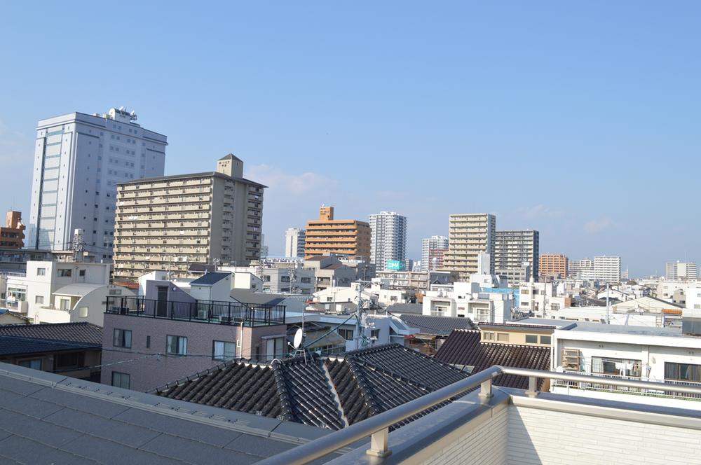 View photos from the dwelling unit. View from the site (November 2013) Shooting