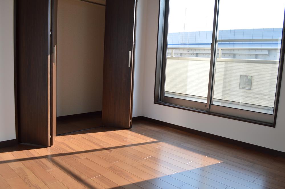 View photos from the dwelling unit. View from the site (December 2013) Shooting