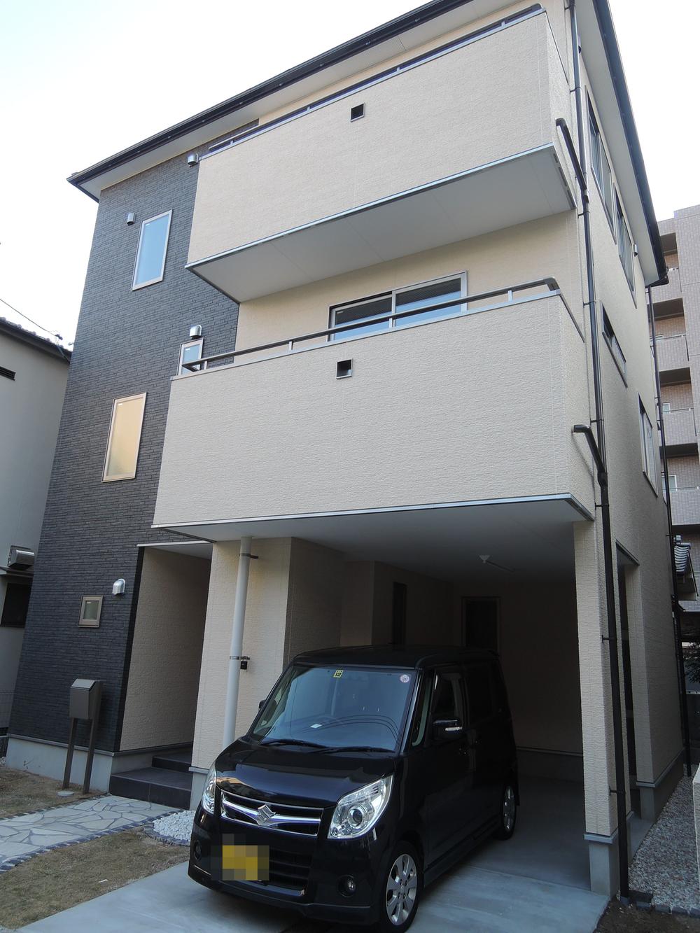 Local appearance photo. Local (11 May 2013) Shooting