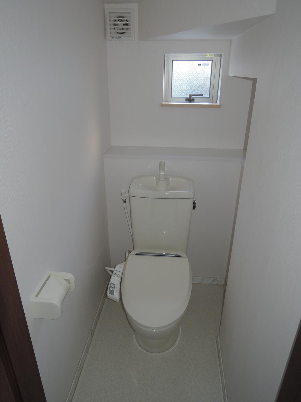 Toilet. Indoor (11 May 2013) Shooting