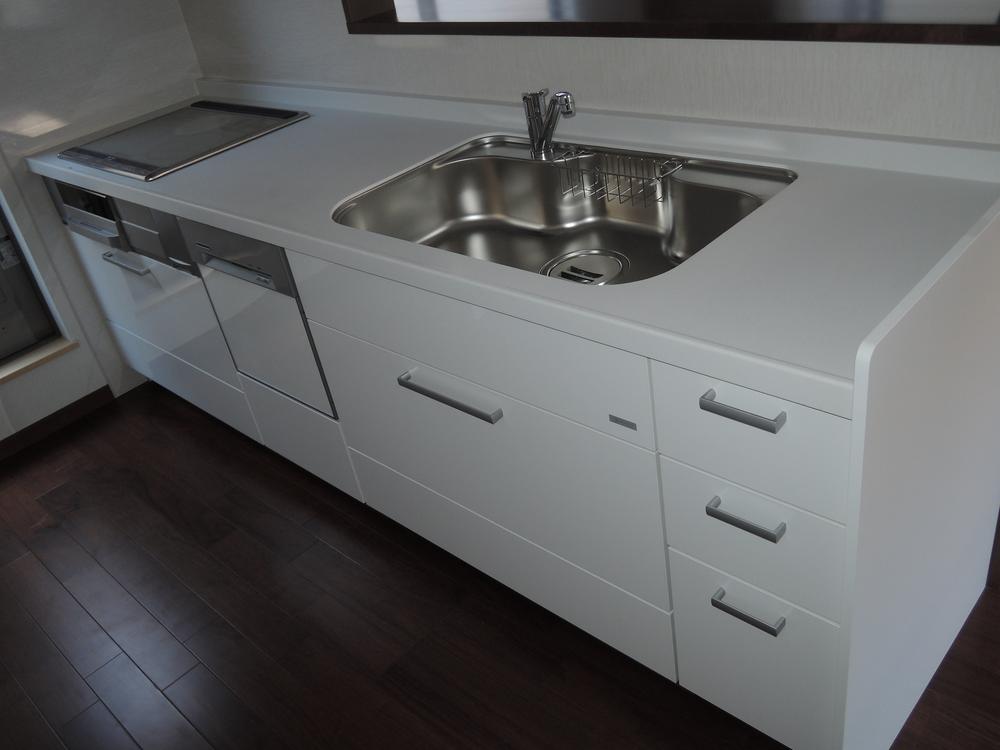 Kitchen. Indoor (11 May 2013) Shooting