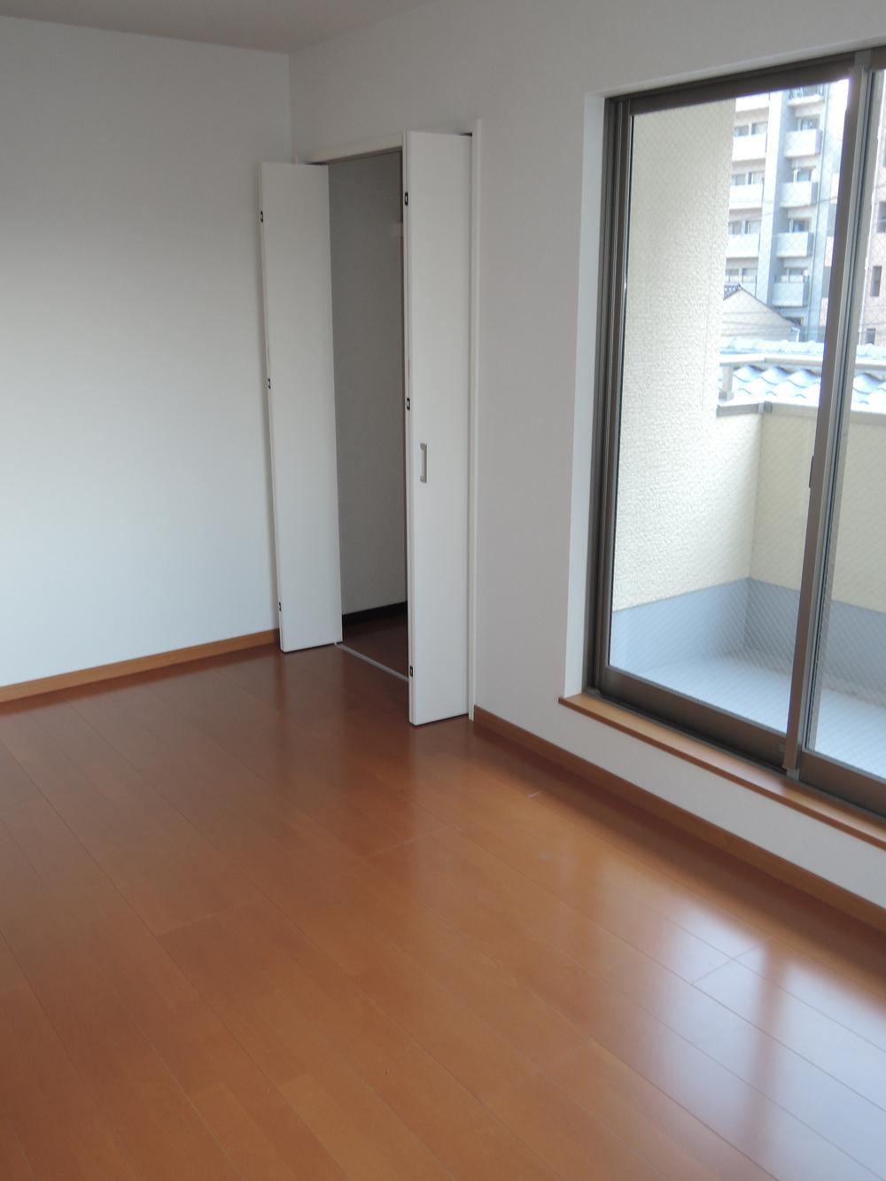 Non-living room. Indoor (11 May 2013) Shooting