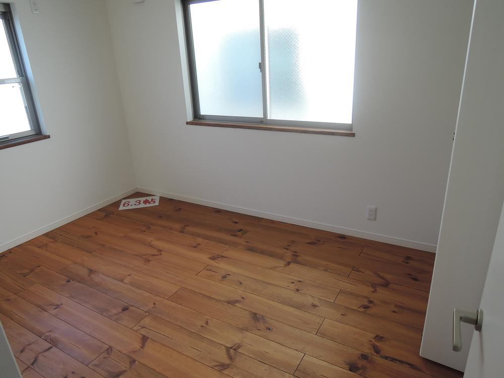 Non-living room. Indoor (12 May 2013) Shooting