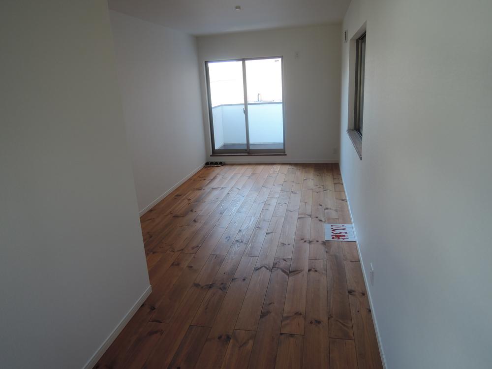 Non-living room. Indoor (12 May 2013) Shooting