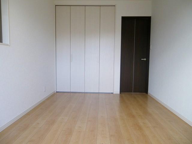 Non-living room. Indoor (12 May 2013) Shooting