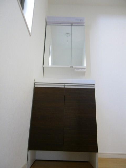 Wash basin, toilet. Indoor (12 May 2013) Shooting