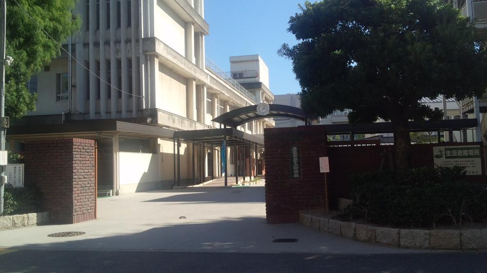 Junior high school. 1846m to Hiroshima City Museum of Ujina Junior High School