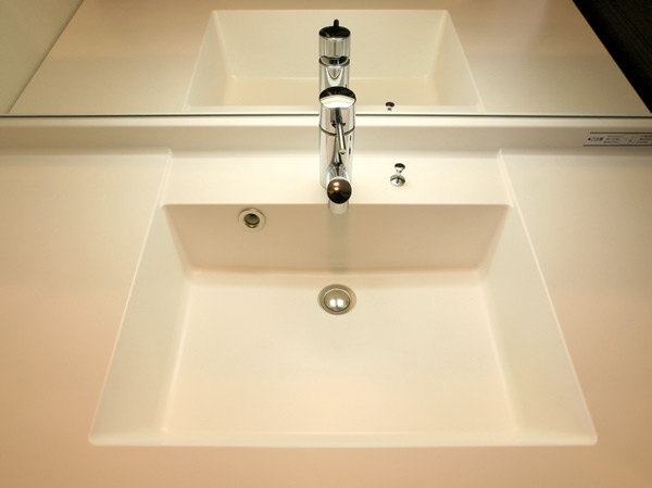 Bathing-wash room.  [Artificial marble integrated counter] I placed the counter of matte strike a elegant beauty.