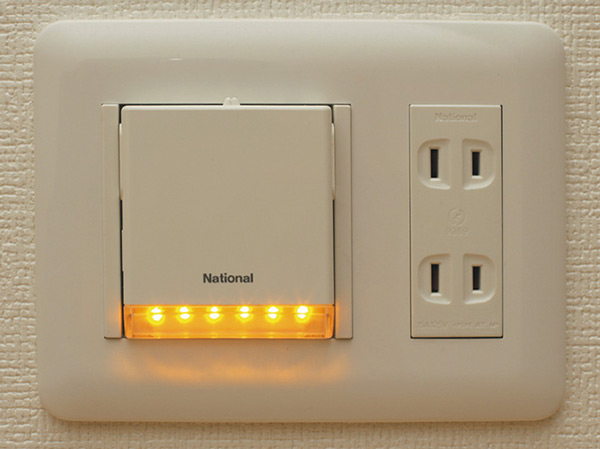 Other.  [Home security lighting] Automatically lights up when a sudden power failure, It was set up home security lighting. To ensure the safety of the feet, To prevent such accidents in the dark.