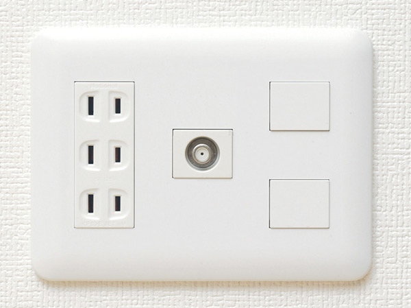 Other.  [Multi-media outlet] phone, FAX, computer, TV, etc., It has established a multi-media outlet that aggregates the terminal required for various types of information equipment.