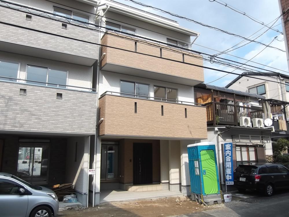 Local appearance photo. Local (11 May 2013) Shooting