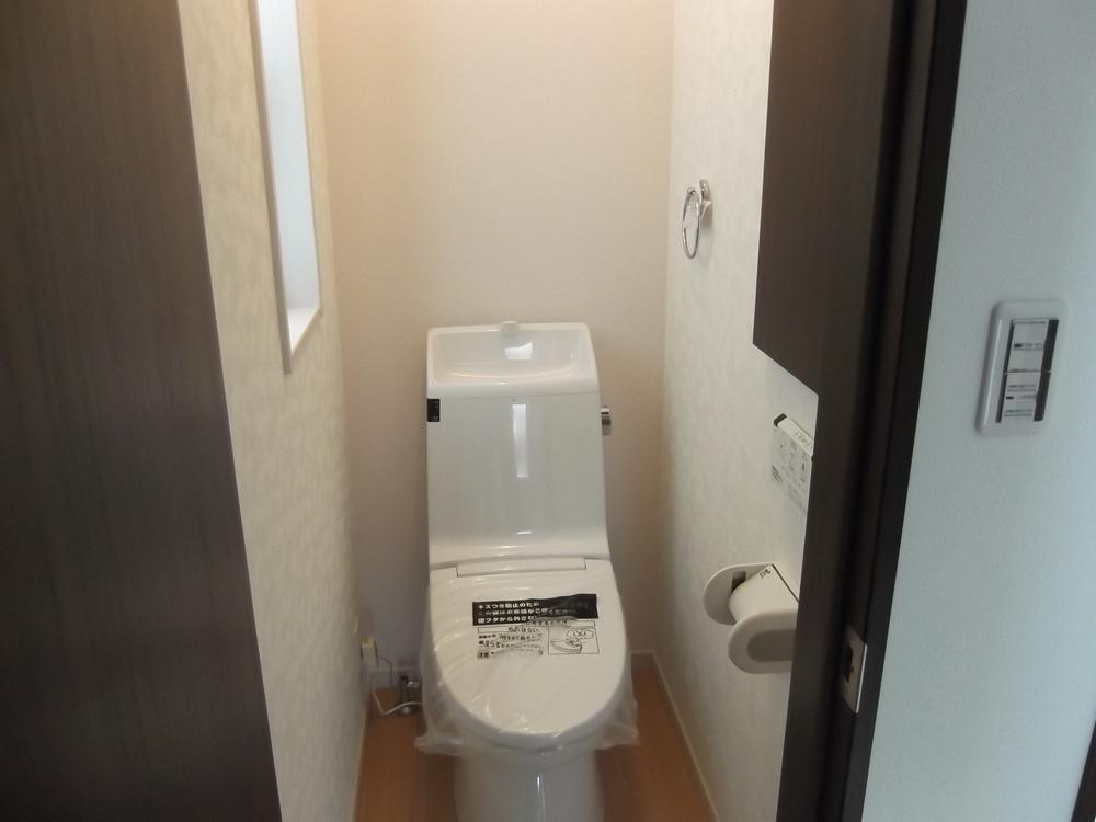 Toilet. Indoor (11 May 2013) Shooting