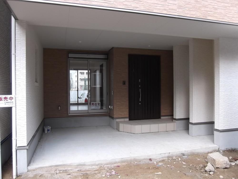 Entrance. Local (11 May 2013) Shooting