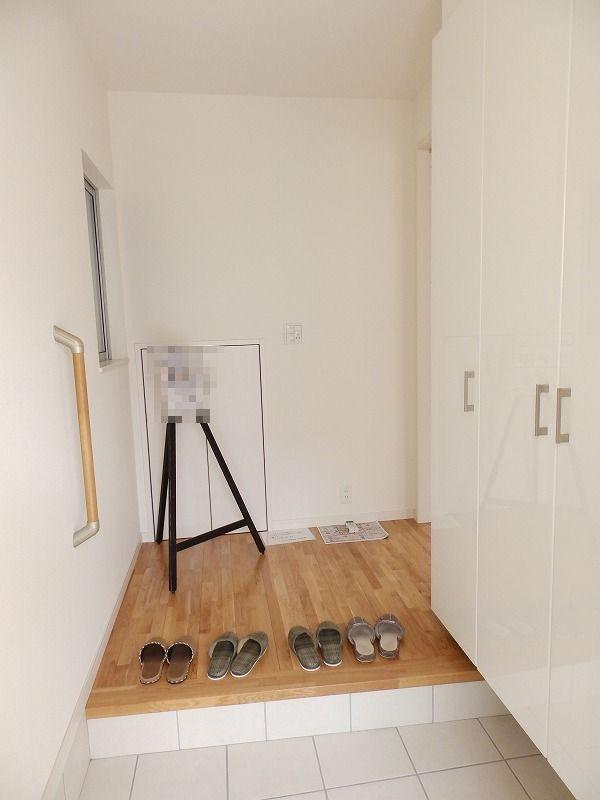 Entrance. Wide entrance, There is also plenty of storage