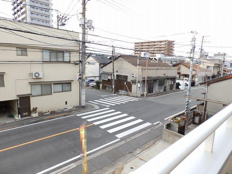 Local photos, including front road. Front road 9m or more