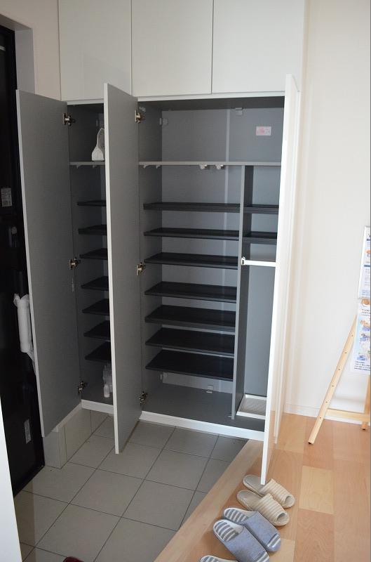 Entrance. Local (10 May 2013) Shooting