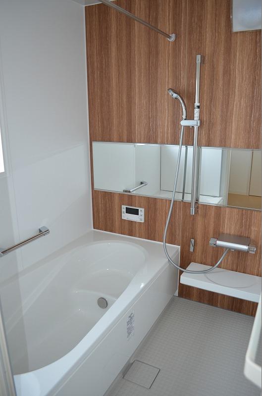 Bathroom. Local (10 May 2013) Shooting