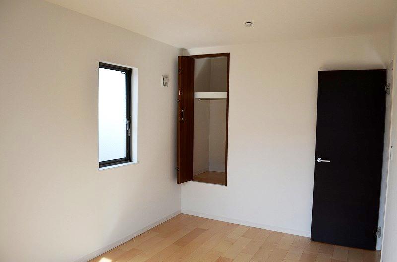 Non-living room. Local (10 May 2013) Shooting