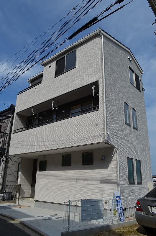 Local appearance photo. Local (10 May 2013) Shooting