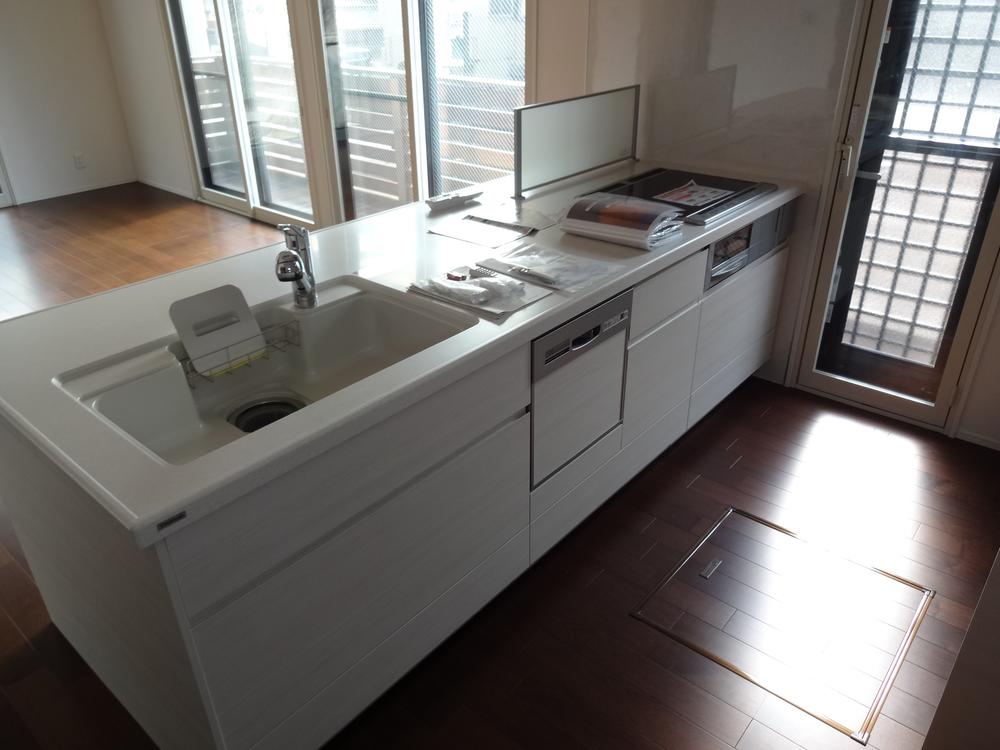 Kitchen. Indoor (10 May 2013) Shooting