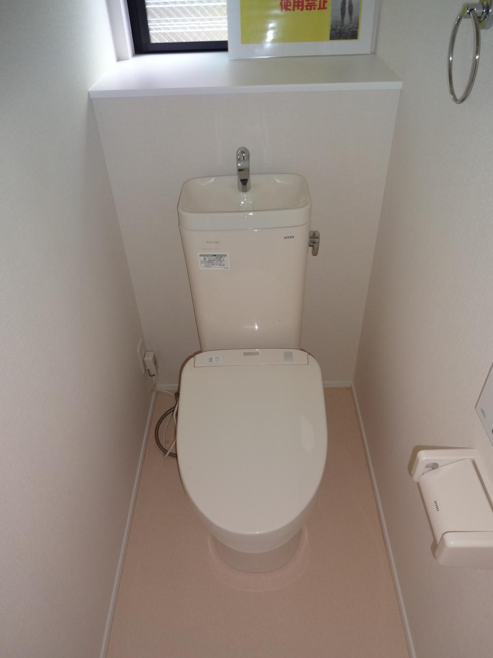 Toilet. Indoor (10 May 2013) Shooting