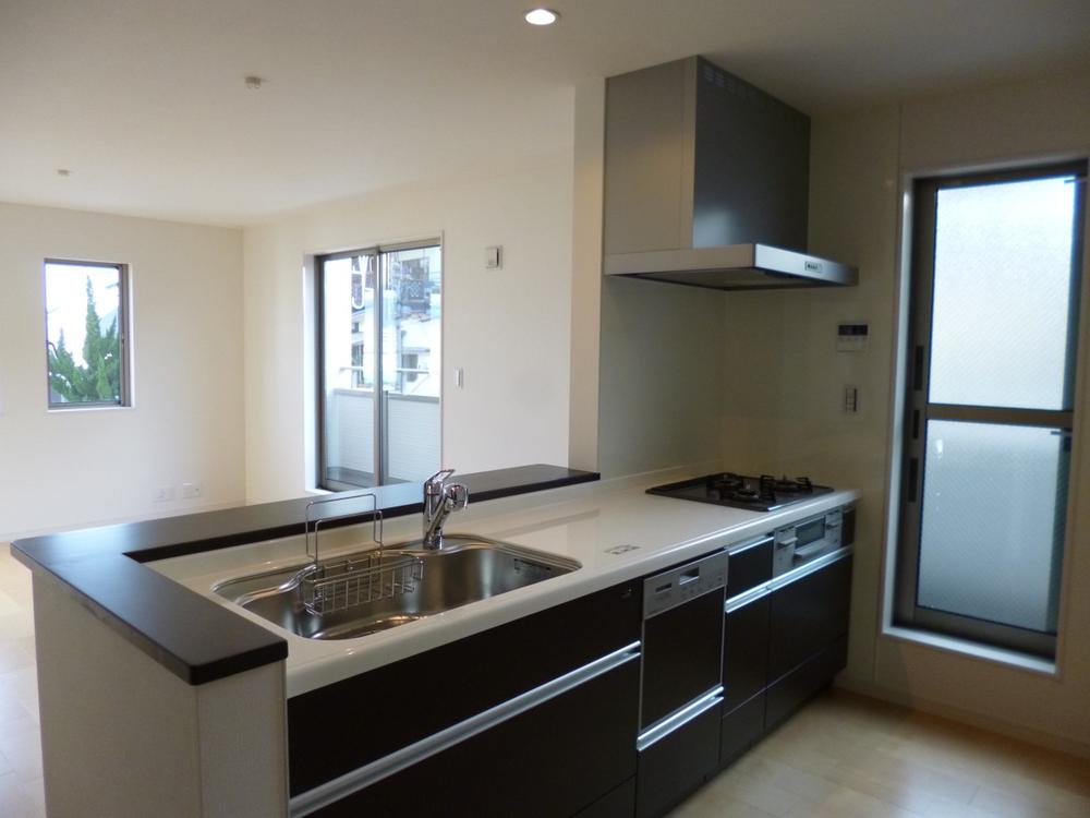 Kitchen. (November 2013) Shooting