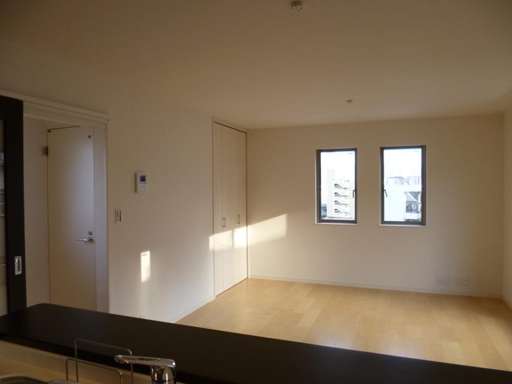 Living. (November 2013) Shooting