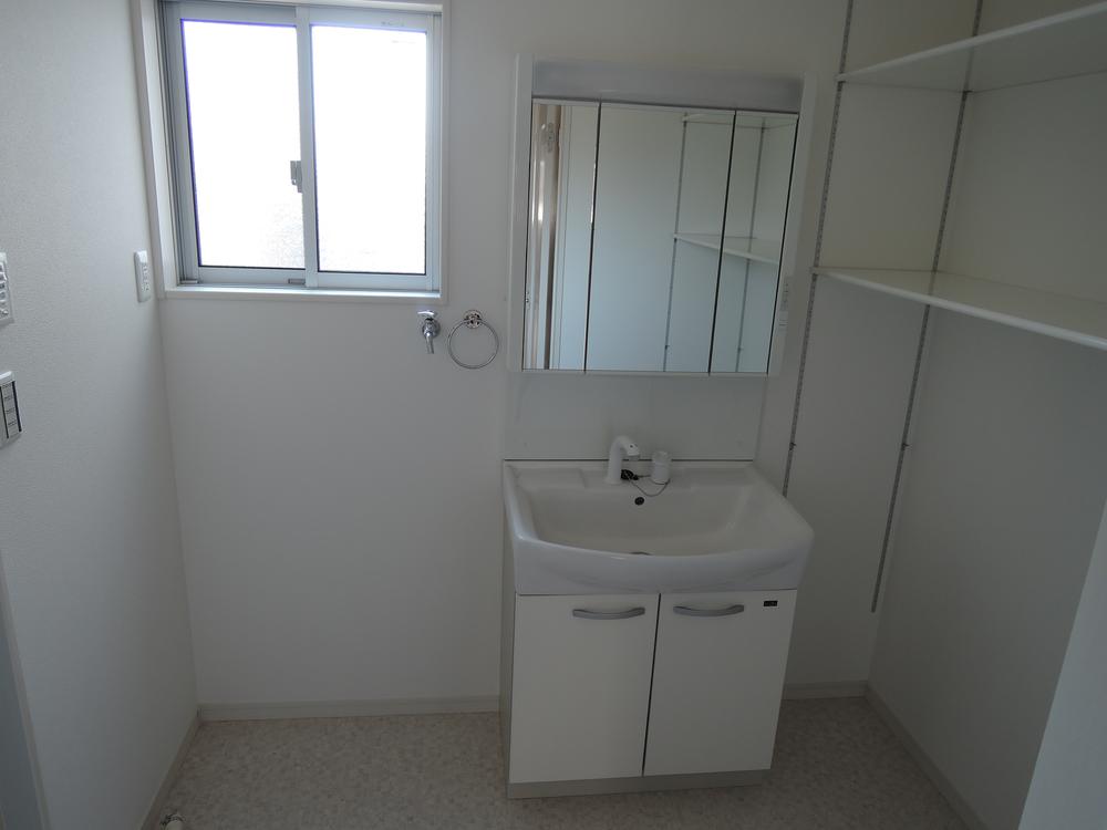 Wash basin, toilet. Indoor (10 May 2013) Shooting