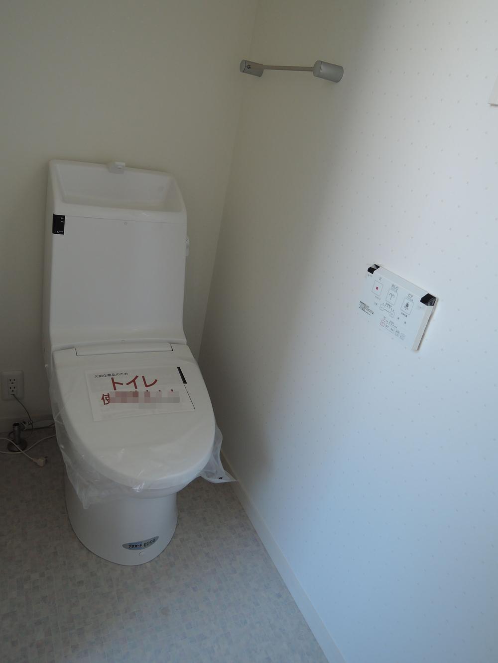 Toilet. Indoor (10 May 2013) Shooting