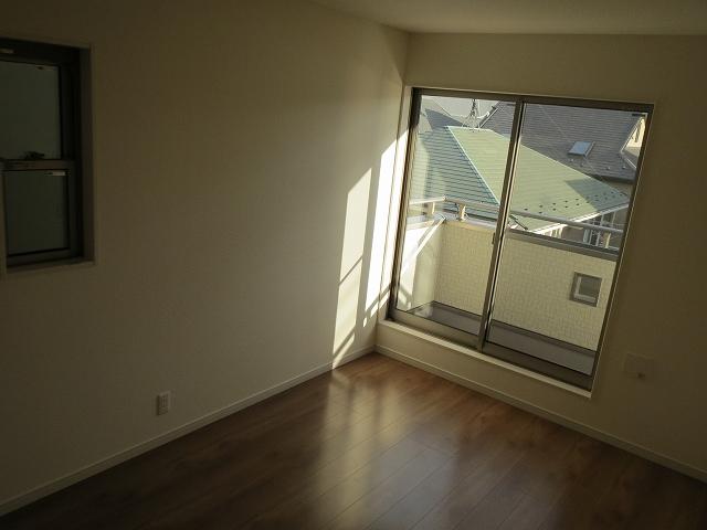 Non-living room. Indoor (12 May 2013) Shooting