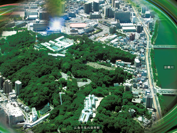 Buildings and facilities. Equipped with a rooftop garden, Here the new urban mansion with a versatile advanced eco function. Housing that pleased the plant, Living to grow green. Peaceful to green-conscious apartment. (Posted Aerial view are subjected to a CG processing to that taken in August 2013, In fact a slightly different. )