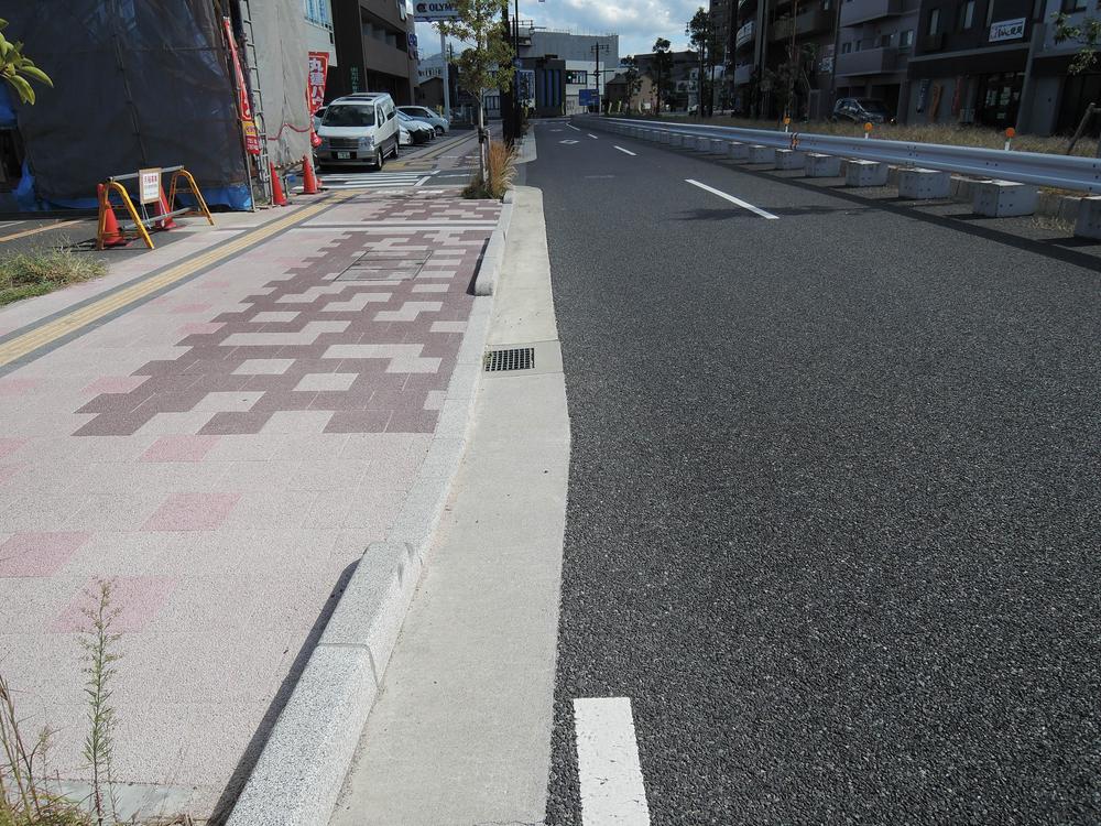 Local photos, including front road. Local (10 May 2013) Shooting