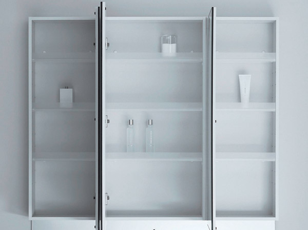 Bathing-wash room.  [Three-sided mirror back storage] Clean-up can clutter tend to wash goods and cosmetics is housed in a counter. Shelf is possible wash to remove. (Same specifications)
