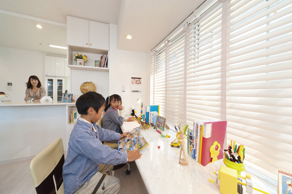 Installation of the original that you can study to concentrate on the reach of the parent of the eye to "family counter" to all households. It can also be used as a personal computer desk or housework corner! ! (Shooting Gallery)