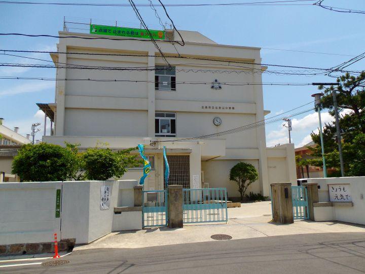 Primary school. 594m to Hiroshima Municipal Hijiyama Elementary School