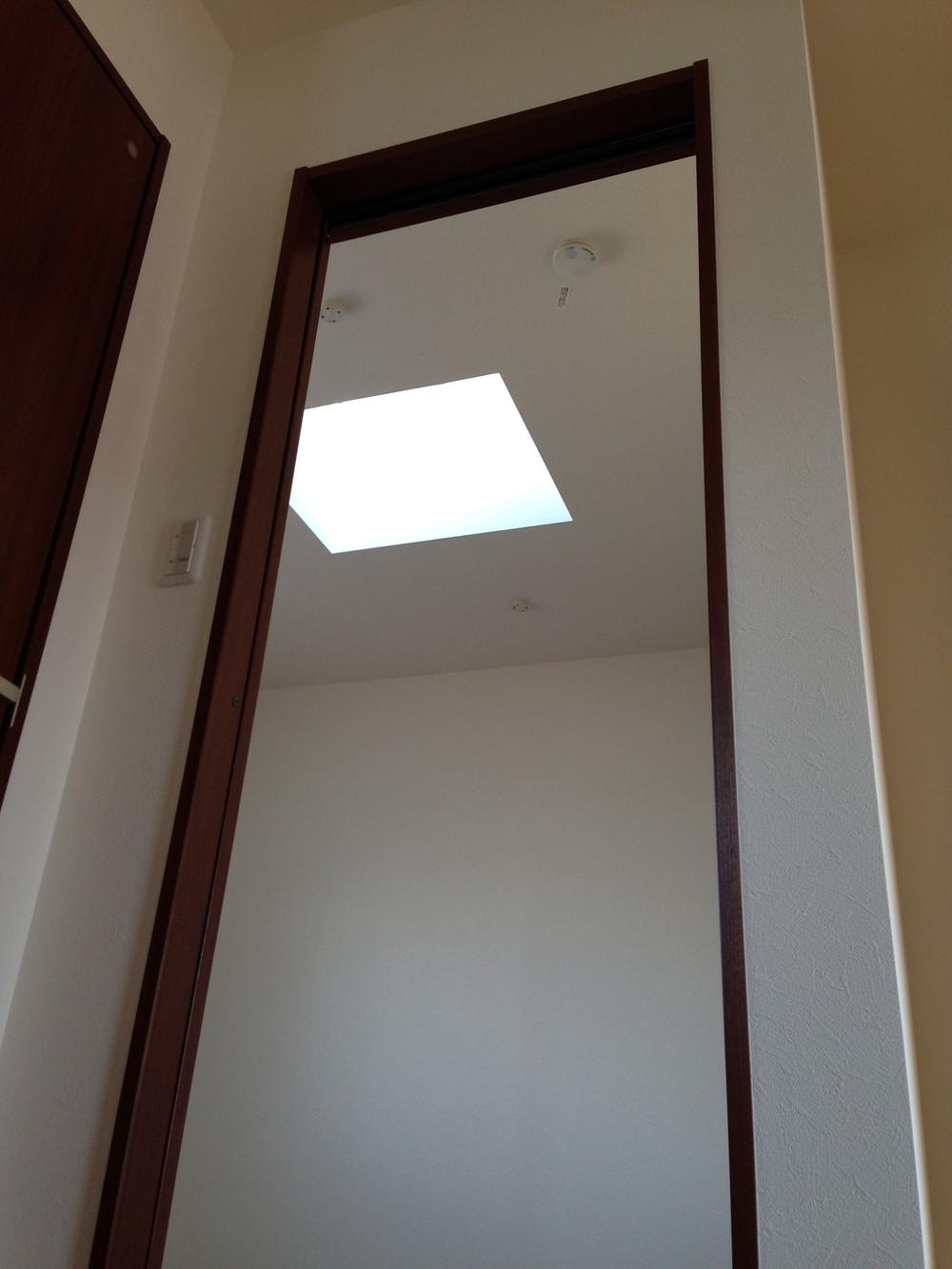 Other. Western-style top light