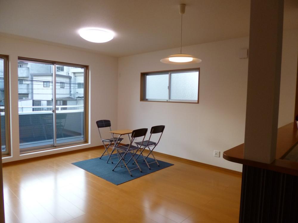 Living. (November 2013) Shooting