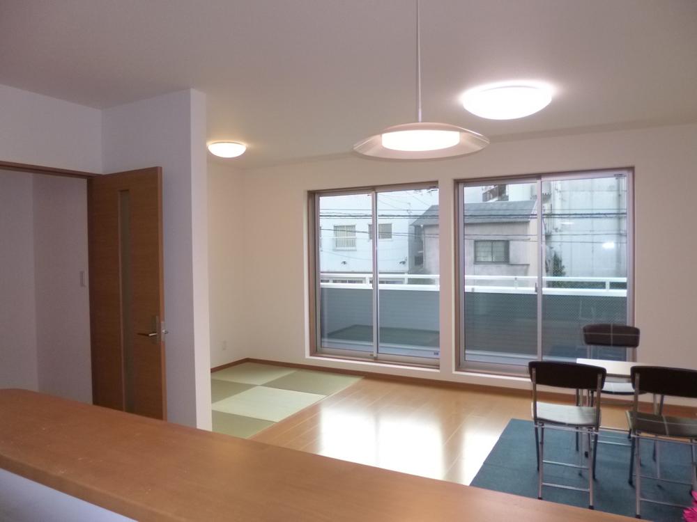 Living. (November 2013) Shooting