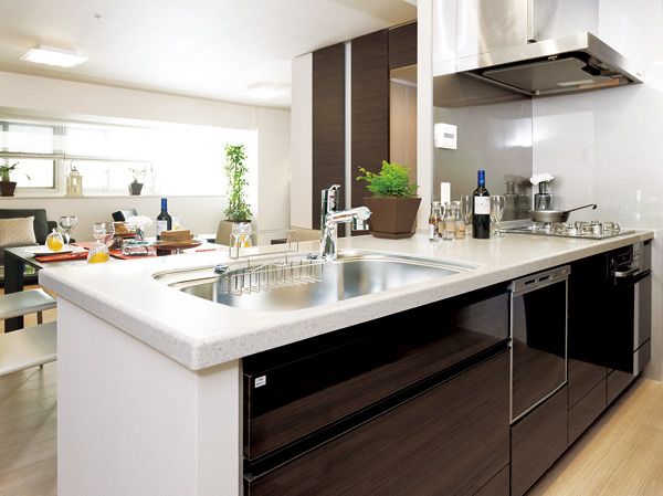 Kitchen.  [Kitchen space that consolidates the beauty and functionality] living ・ Feel connected with dining, Kitchen space that was placed in the spacious space corner of.  ※ Less than, Indoor Listings ・ All amenities are C-2 type (optional (paid ・ Application deadline Yes) is also included)