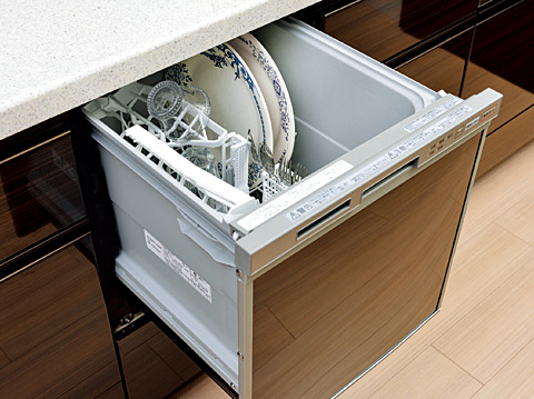 Kitchen.  [Water-saving type of dish washing and drying machine] And eradication washed with quieter operation and energy saving. Door is also easy to use one-touch opening and closing.