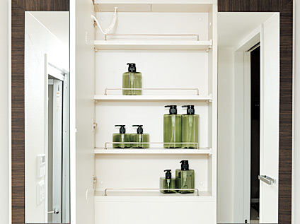 Bathing-wash room.  [Housed with three-sided mirror] The back of the three-sided mirror, It is a storage space for small parts of the can organize clutter, such as cosmetics.