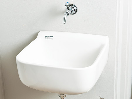 balcony ・ terrace ・ Private garden.  [Slop sink] Set up a convenient sink on the balcony to the watering and washing.