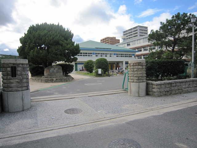 Primary school. 869m to Hiroshima Municipal Ujina Elementary School