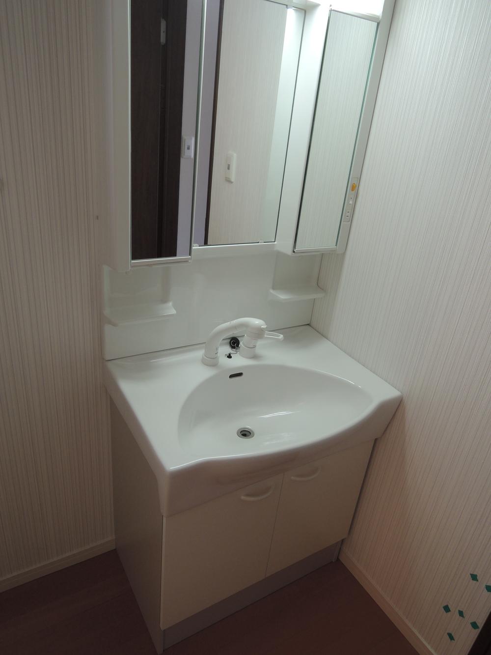 Wash basin, toilet. Local (10 May 2013) Shooting