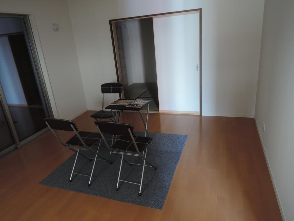 Living. Local (10 May 2013) Shooting