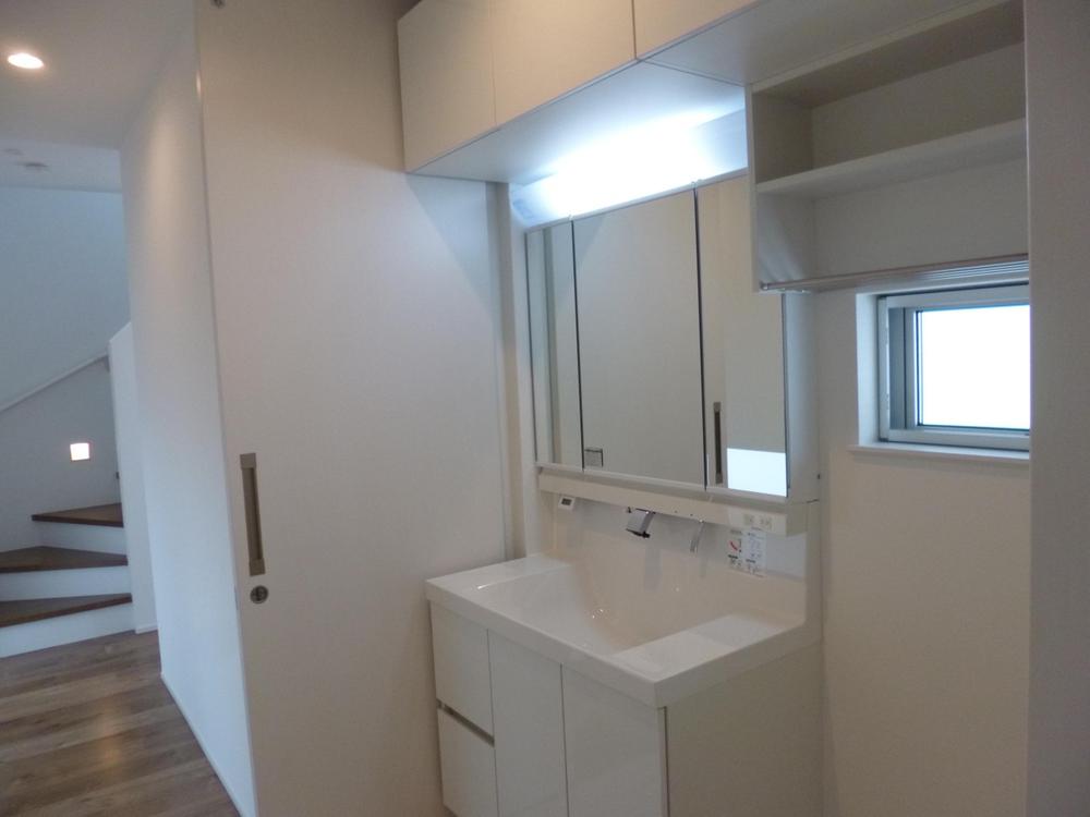 Wash basin, toilet. (July 2013) Shooting