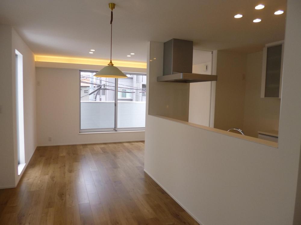 Living. (July 2013) Shooting