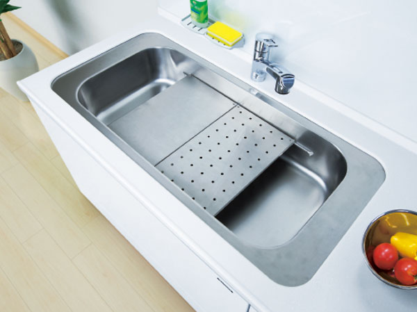 Kitchen.  [Utility kitchen] A plate in the sink, Wide sink and, We realize a wide cooking space. (Same specifications)