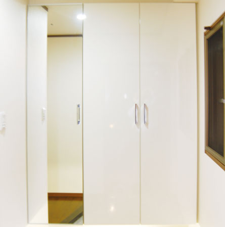 Receipt.  [Entrance footwear input] We established the footwear input of tall type that can hold a full season of shoes. (Same specifications)