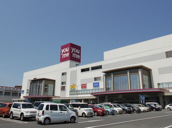 Surrounding environment. Yumetaun Hiroshima (Hiroshima Electric Railway "Hijiyamashita" than the train of about 7 minutes, "Minami-cho 6-chome" Dentoma ago)